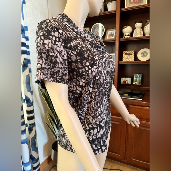 Preston & York Cowl Neck Snakeskin Blouse/Tee Size Large - Picture 3 of 11